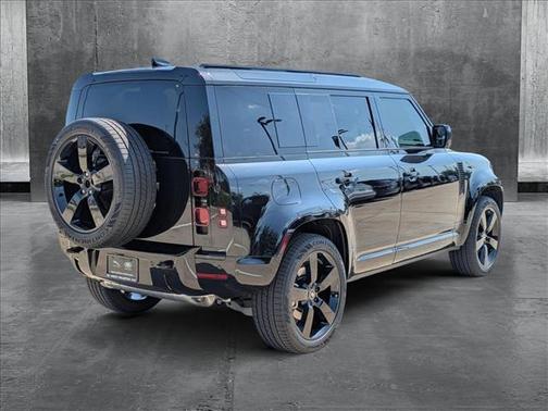 2025 Land Rover Defender 110 P400 X-Dynamic SE