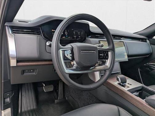 2025 Land Rover Range Rover P550e SE