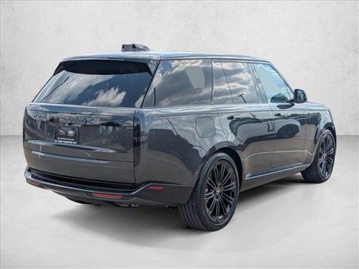 2025 Land Rover Range Rover P530 SE