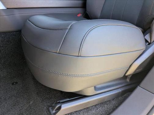 2025 Land Rover Range Rover P400 SE 7 Seat