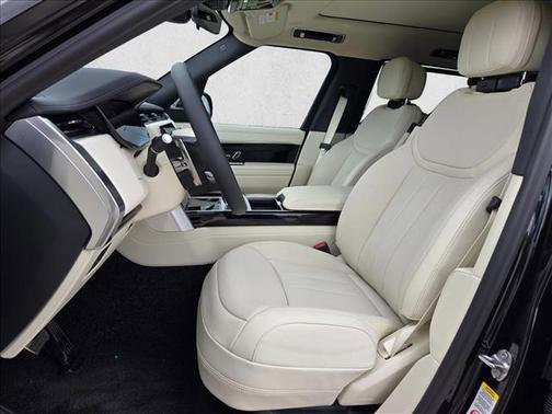 Santorini Black Metallic 2026 Land Rover Range Rover P400 SE 7 Seat