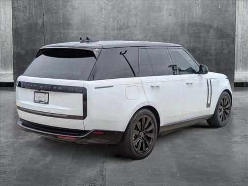 2025 Land Rover Range Rover P550e SE