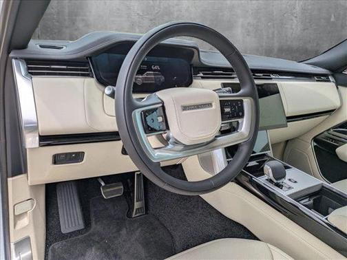 2025 Land Rover Range Rover P550e SE