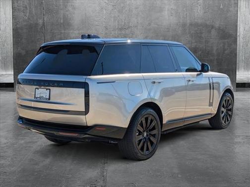 2025 Land Rover Range Rover P550e SE