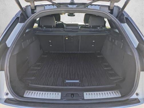 2022 Land Rover Range Rover Velar P250 S R-Dynamic