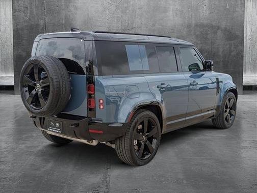 2025 Land Rover Defender 110 P400 X-Dynamic SE