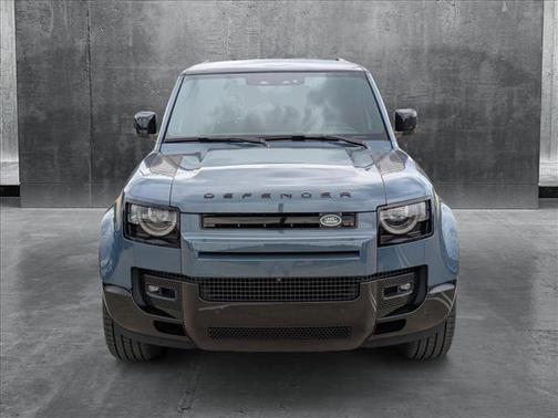 2025 Land Rover Defender 110 P400 X-Dynamic SE