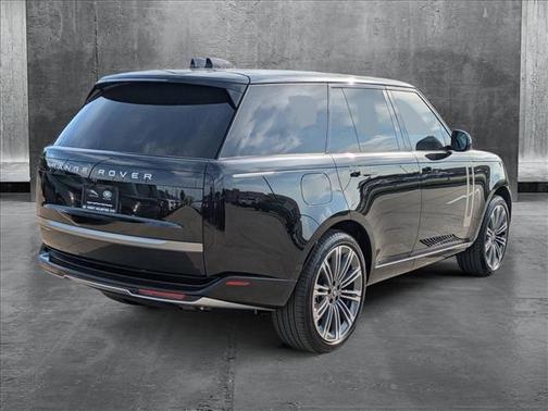 2025 Land Rover Range Rover P530 SE