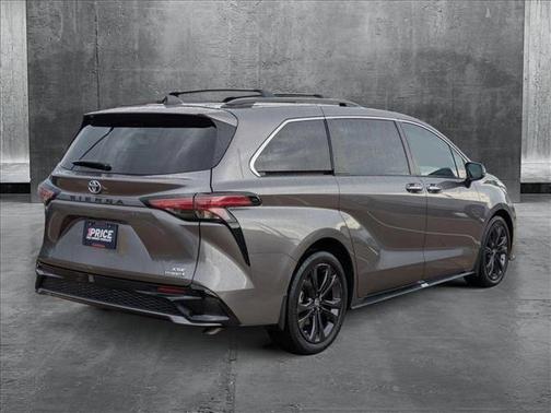 2022 Toyota Sienna XSE 7 Passenger