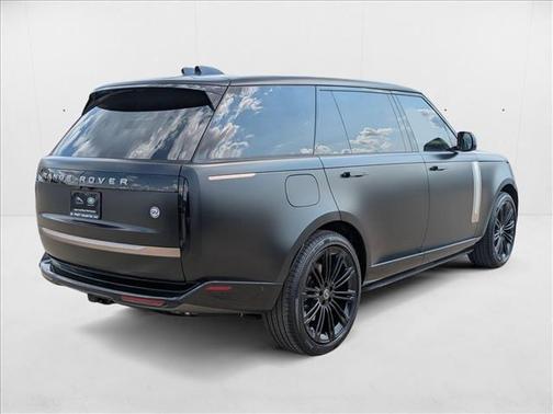 2025 Land Rover Range Rover P615 SV