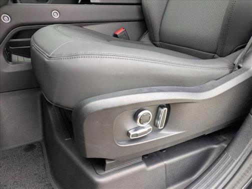 2025 Land Rover Defender 130 P400 X-Dynamic SE