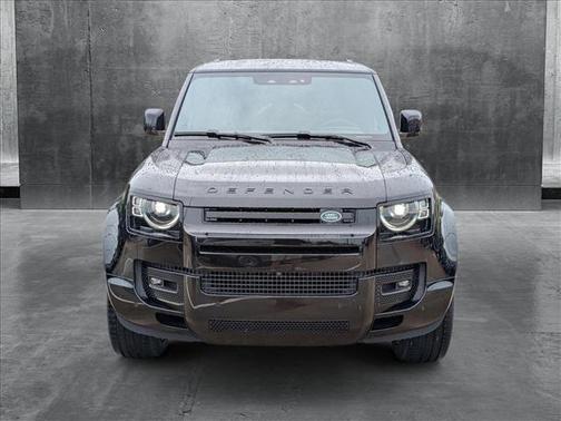 2025 Land Rover Defender 130 P400 X-Dynamic SE