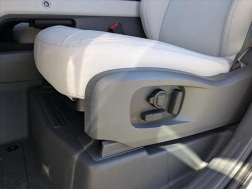 2026 Land Rover Defender X-Dynamic SE