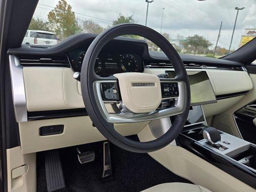 2026 Land Rover Range Rover P530 SE