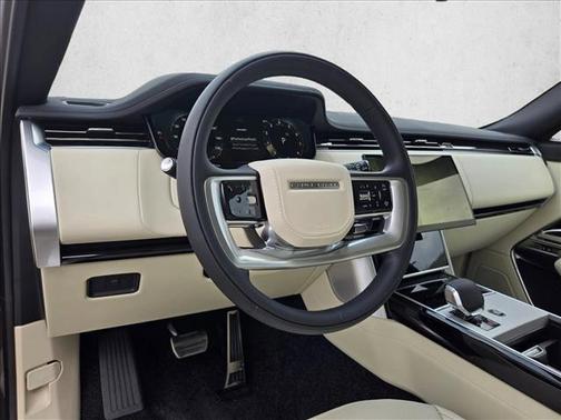 2026 Land Rover Range Rover P530 SE