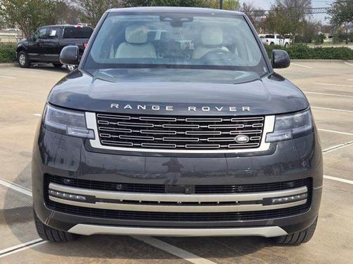 2026 Land Rover Range Rover P530 SE