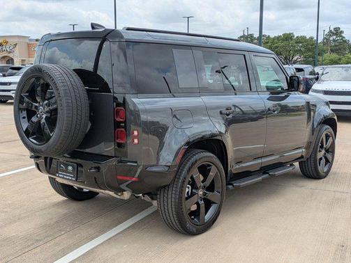 2025 Land Rover Defender 110 P400 X-Dynamic SE