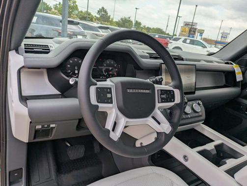 2025 Land Rover Defender 110 P400 X-Dynamic SE