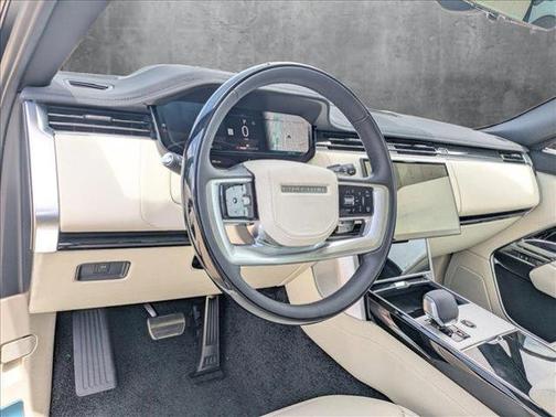 2025 Land Rover Range Rover P400 SE