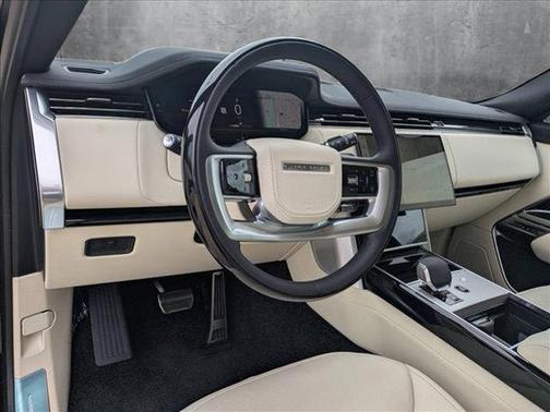 2025 Land Rover Range Rover P530 SE