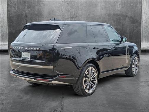 2025 Land Rover Range Rover P530 SE