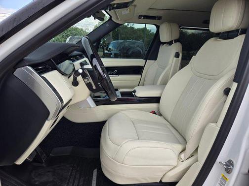 Fuji White 2026 Land Rover Range Rover P400 SE 7 Seat