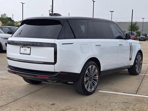 Fuji White 2026 Land Rover Range Rover P400 SE 7 Seat
