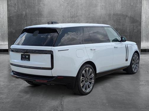 2025 Land Rover Range Rover P530 SE 7 Seat