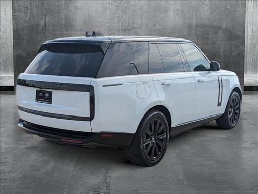 2025 Land Rover Range Rover P550e SE