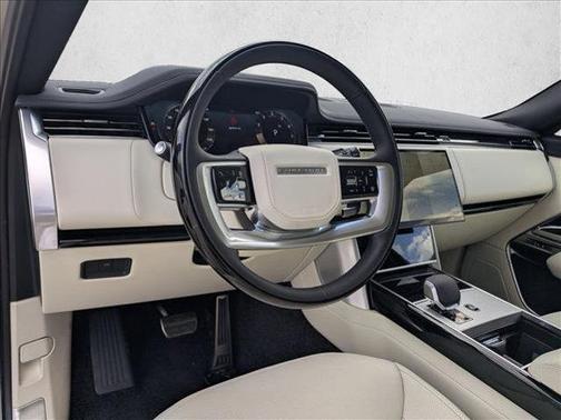 2025 Land Rover Range Rover P530 SE