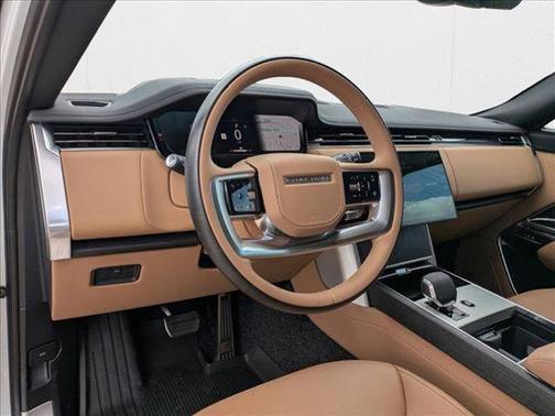 2025 Land Rover Range Rover P530 SE