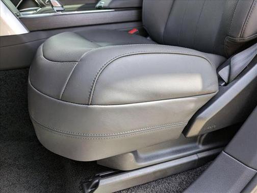 2025 Land Rover Range Rover P530 SE 7 Seat