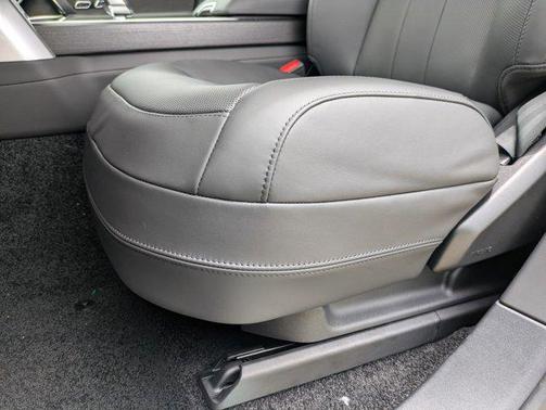 2025 Land Rover Range Rover P400 SE