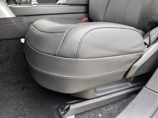 2025 Land Rover Range Rover P400 SE