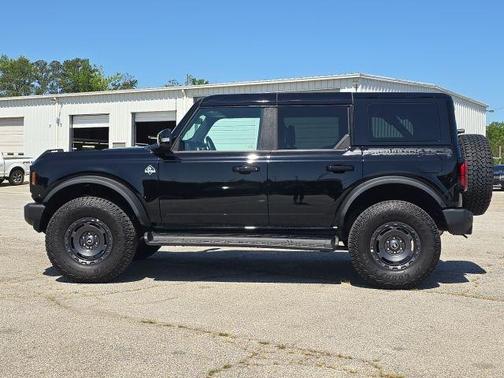 Shadow Black 2025 Ford Bronco Outer Banks