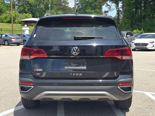 Deep Black Pearl Effect 2023 Volkswagen Taos 1.5T SE