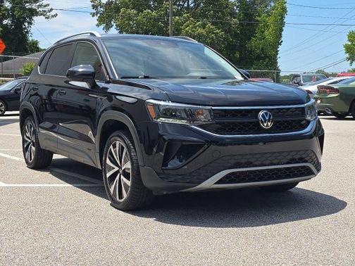 Deep Black Pearl Effect 2023 Volkswagen Taos 1.5T SE