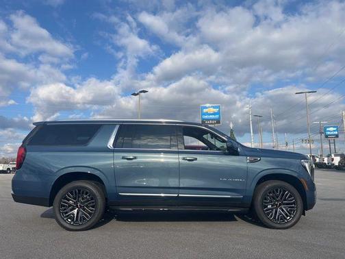 Metallic 2026 GMC Yukon XL Elevation