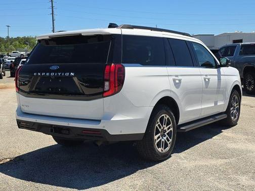Oxford White 2025 Ford Expedition Active