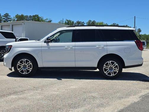 Oxford White 2025 Ford Expedition Active