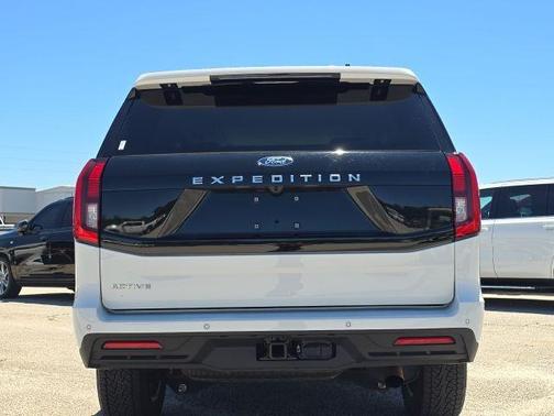 Oxford White 2025 Ford Expedition Active