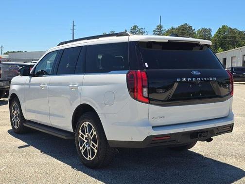 Oxford White 2025 Ford Expedition Active