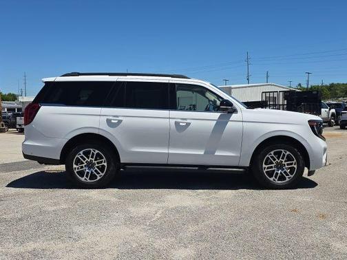 Oxford White 2025 Ford Expedition Active