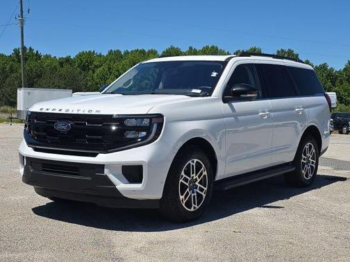 Oxford White 2025 Ford Expedition Active