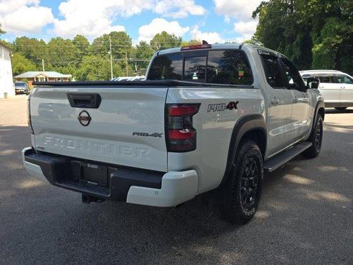 Glacier White 2022 Nissan Frontier PRO-4X