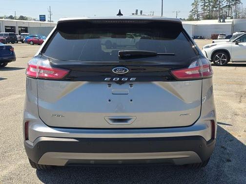 Silver Metallic 2024 Ford Edge SEL