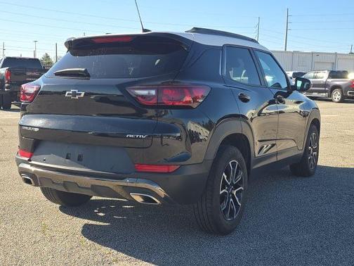 Mosaic Black Metallic 2024 Chevrolet Trailblazer ACTIV