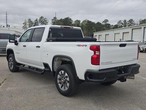 Summit White 2025 Chevrolet Silverado 2500 Custom