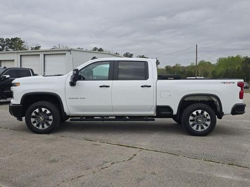 Summit White 2025 Chevrolet Silverado 2500 Custom