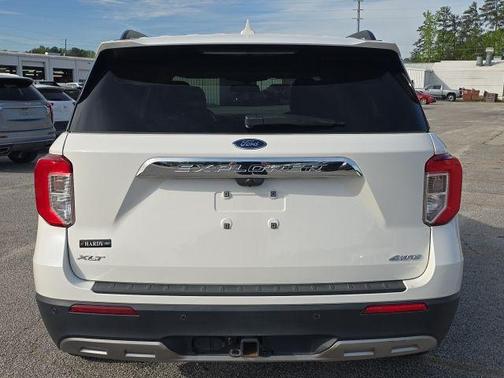 White Metallic 2022 Ford Explorer XLT